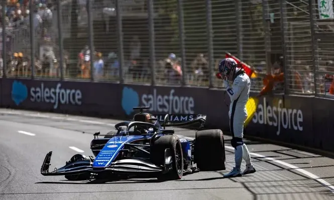 El auto accidentado de Alex albon