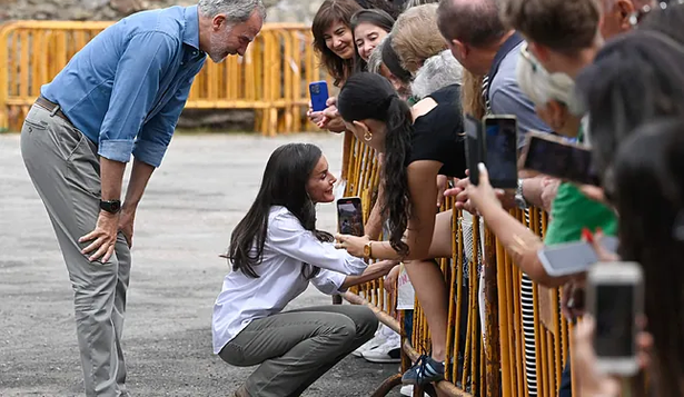 Los testimonios son sobrecogedores admite Felipe VI al visitar con la Reina a las víctimas de los incendios en Zamora Los testimonios son sobrecogedores admite Felipe VI al visitar con la Reina a las víctimas de los incendios en Zamora