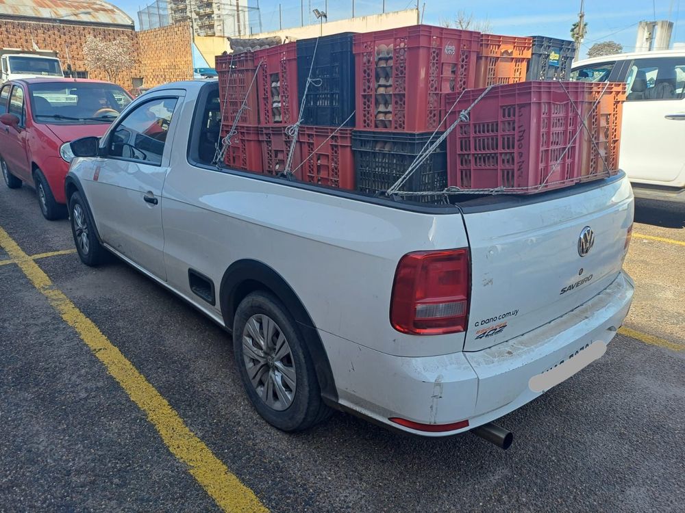 Camioneta de dirigente blanco de Salto