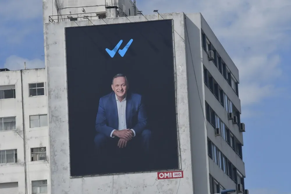 La gráfica de Álvaro Delgado en las calles de Montevideo