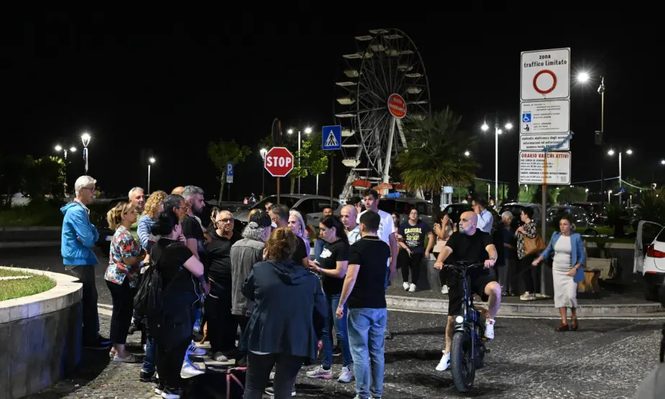 Vecinos de Nápoles asustados por los terremotos