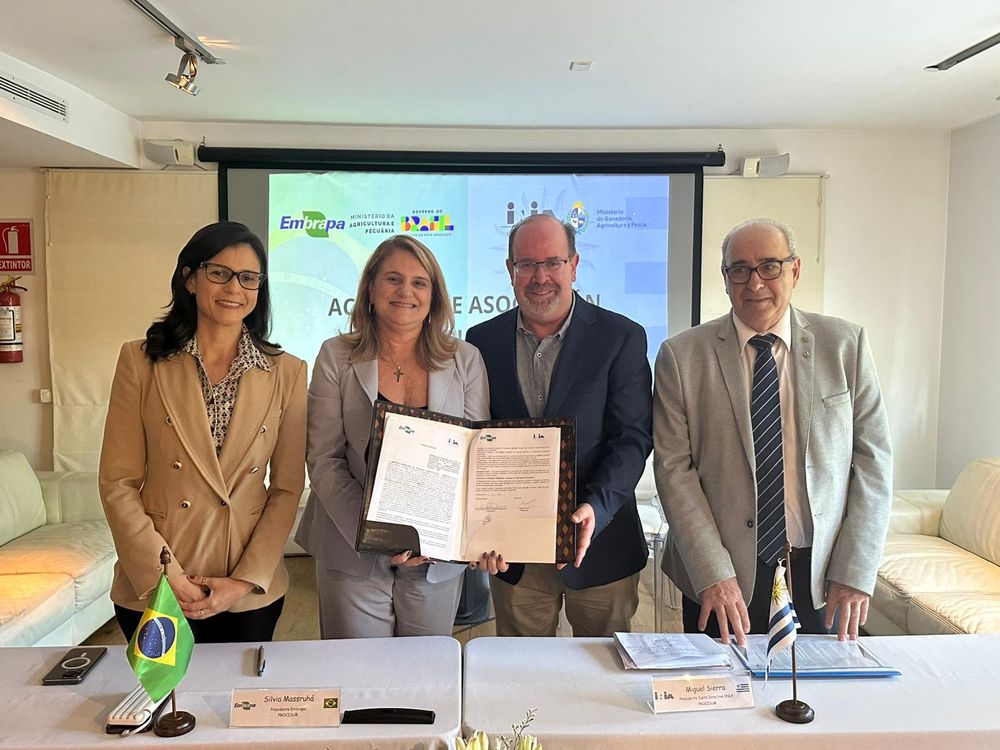Uruguay y Brasil representados por jerarcas de gobierno y de las entidades INIA y Embrapa.