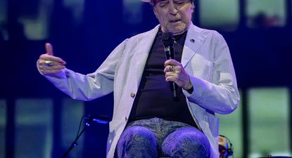 Invadido por la nostalgia, Joaquín Sabina regresó a su Úbeda natal con un emotivo concierto
