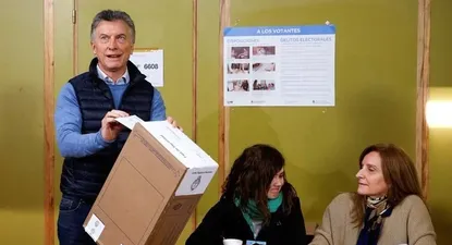 cerraron los centros de votacion en argentina y comienza el conteo