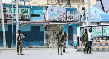 El lugar del atentado de este sábado en Mogadiscio, Somalia