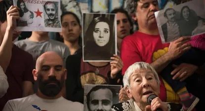 abuelas de plaza de mayo hallan al nieto numero 122 de la dictadura argentina