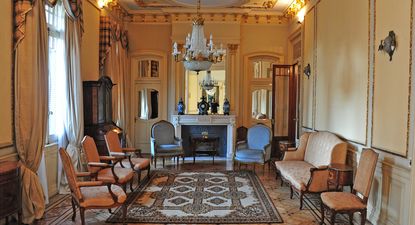 Deuda, casualidad y romance: cómo la casa de Suárez y Reyes se convirtió en residencia presidencial