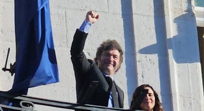 Milei y Ayuso, en el balcón de Puerta del Sol.