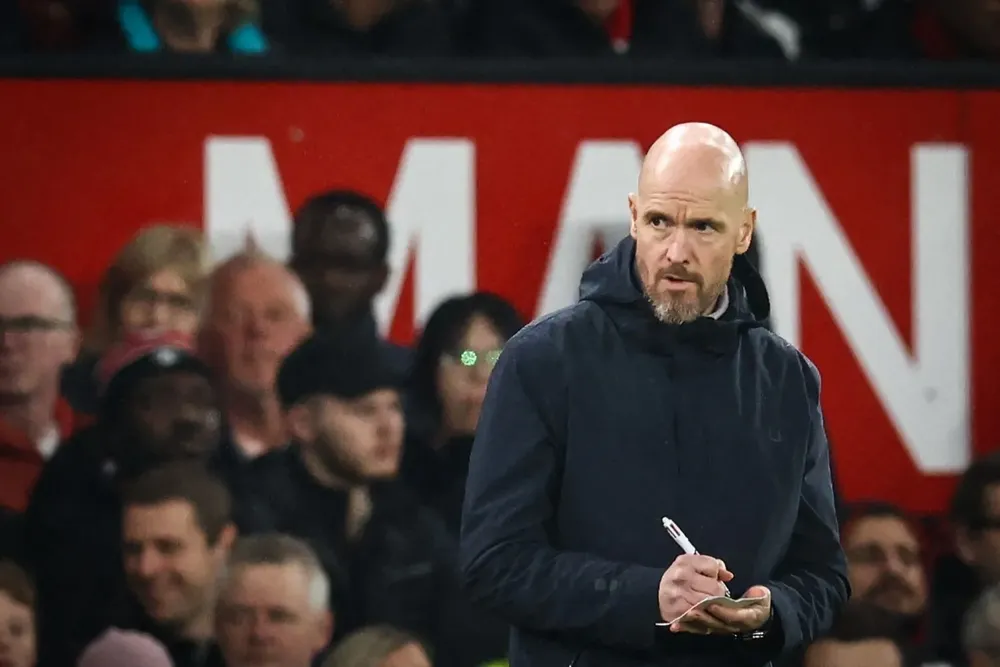Ten Hag dejó otra vez a Pellistri en el banco