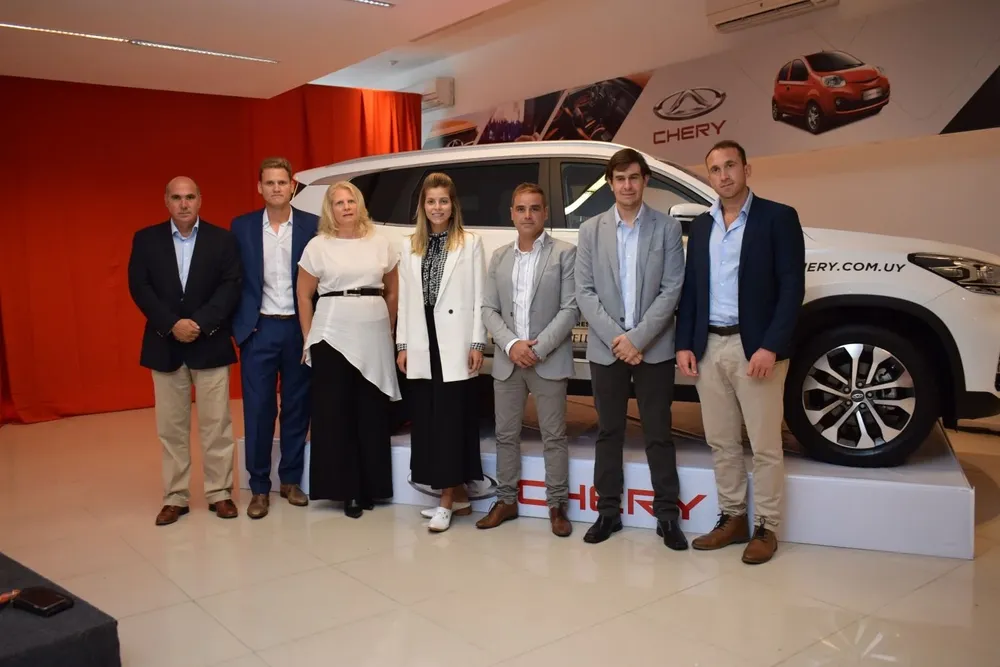 Antonio Correa, Patrick Jakter, Graciela Lemper, Shalma Suarez, Richard Caballero, Mario Nuñez y Marcelo Jelen