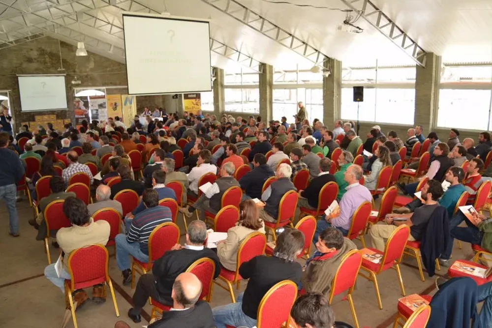 Concurrió un gran grupo de apicultores y asesores técnicos de los productores.