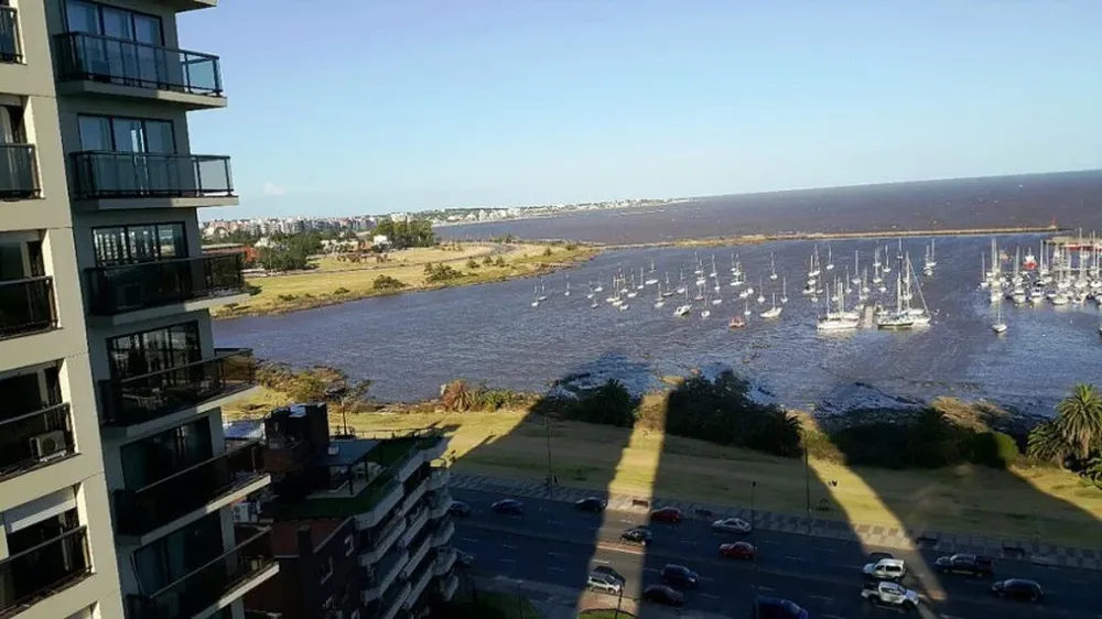 Vista que ofrece la terraza del apartamento a subastar en Pocitos Nuevo