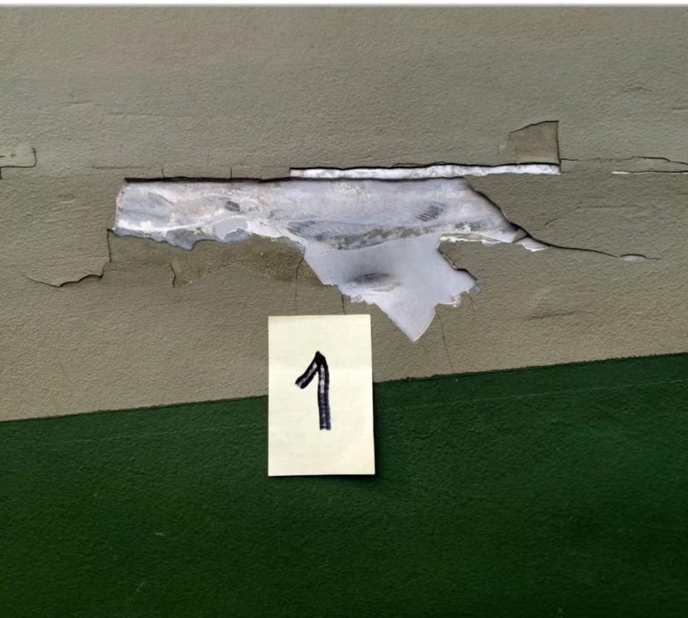 Imagen de uno de los impactos de bala al buque de Prefectura.