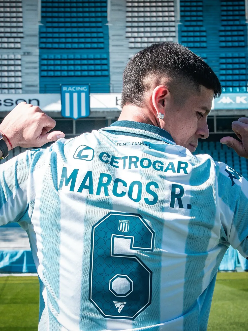 Marcos Rojo con su particular camiseta de Racing de Avellaneda sin su apellido