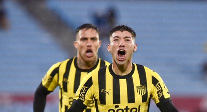 Damián García festeja su gol para Peñarol ante Fénix