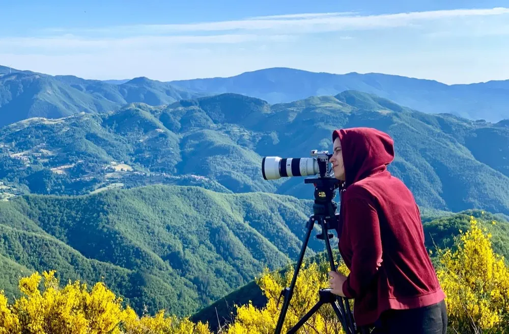 Alicia Cano filmando en la zona de Bosco