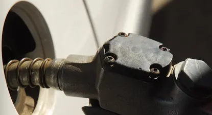 El combo que lleva a ANCAP camino a una suba de combustibles