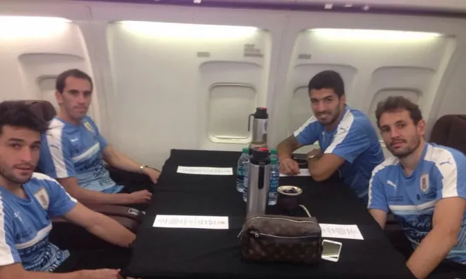 ¿Peleados nosotros? Godín y Suárez comparten mate con Lodeiro y Stuani