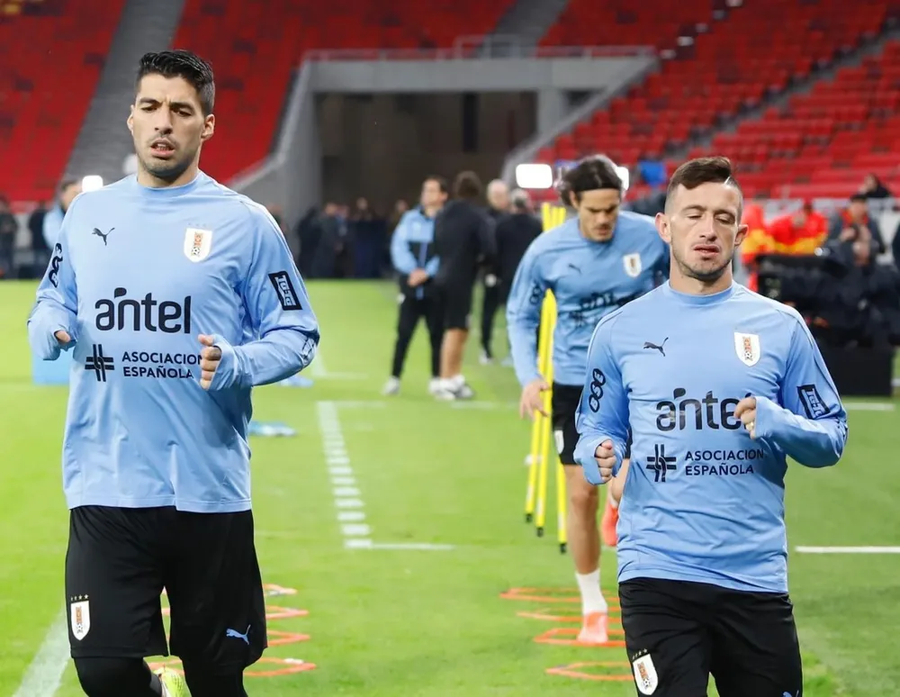 Luis Suárez y Brian Lozano