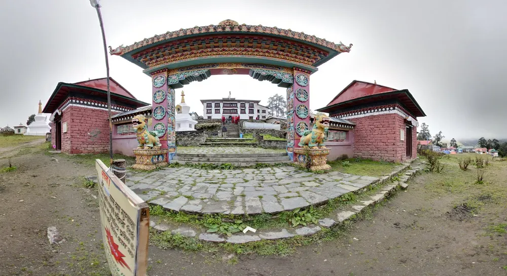 Entrada del monasterio de Tengboche en Everest