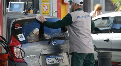 Combustible escasea en estaciones de Montevideo e interior por medida sindical