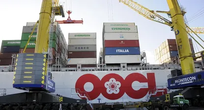 El OOCL Qingdao, un superbarco en el puerto de Montevideo