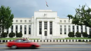 FED deja tasas estables, apunta a posible alza en diciembre