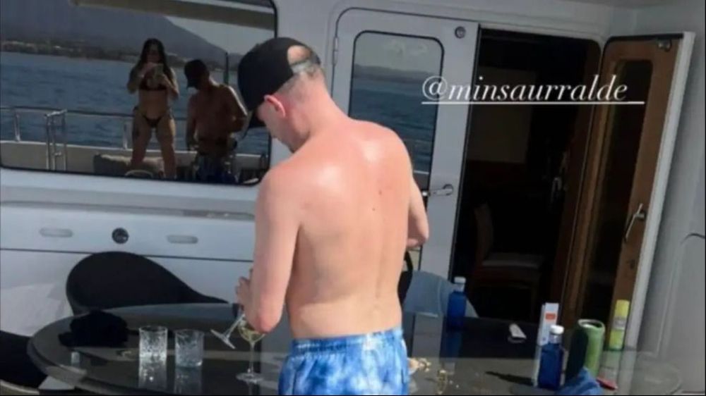 En plena campaña aparecieron fotos de Martín Insaurralde en el Mediterráneo