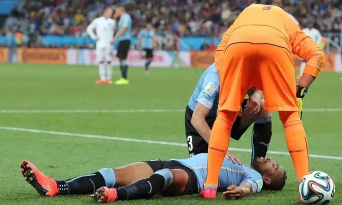 Así quedó Palito y siguió jugando