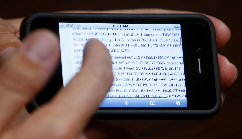 Así se ve un mensaje en cherokee escrito en un iPhone