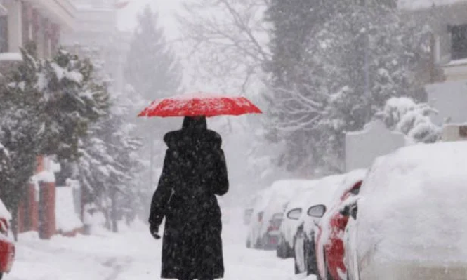 Nieve, olas de 6 metros o rachas de viento, 70-90 km/h, mantienen en aviso a media España.