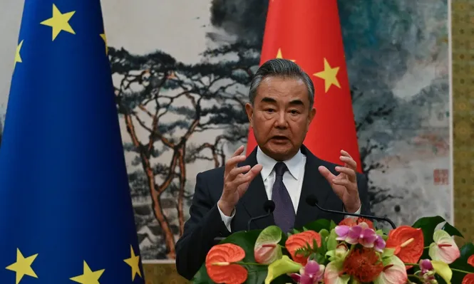 Ambas partes, israelíes y palestinos, tienen derecho a tener un Estado”, dijo el ministro de Exteriores chino, Wang Yi.