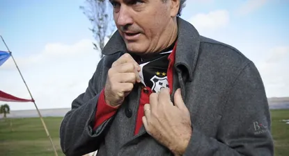 Domingo 18. El precandidato colorado Pedro Bordaberry en una caravana