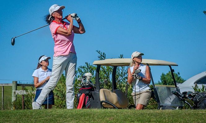 Golf solidario: Aeropuertos Uruguay, Duty Free y La Barra Golf Club realizaron torneo para apoyar a organización que promueve la equidad educativa