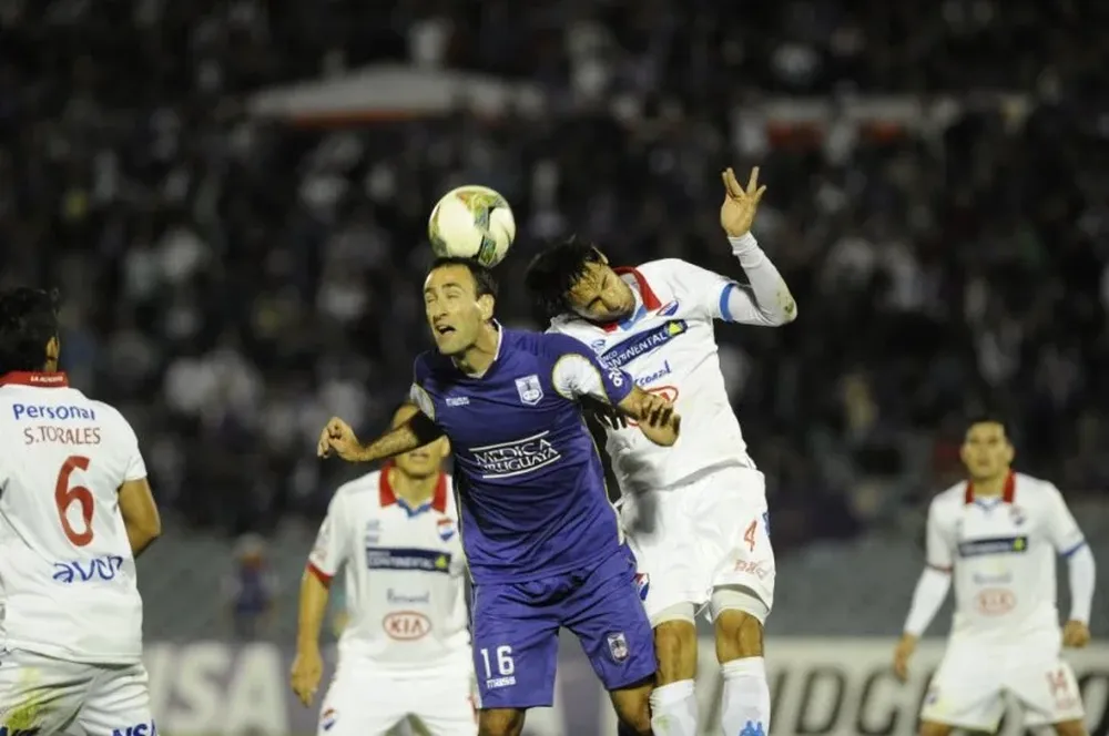 Ignacio Risso, en el último triunfo de Defensor en el Centenario: 1-0 ante Nacional de Paraguay