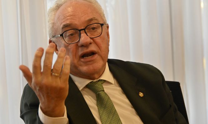 Lubetkin dijo que Uruguay no tiene previsto modificar nuevos pasaportes: cuáles son las posibles soluciones