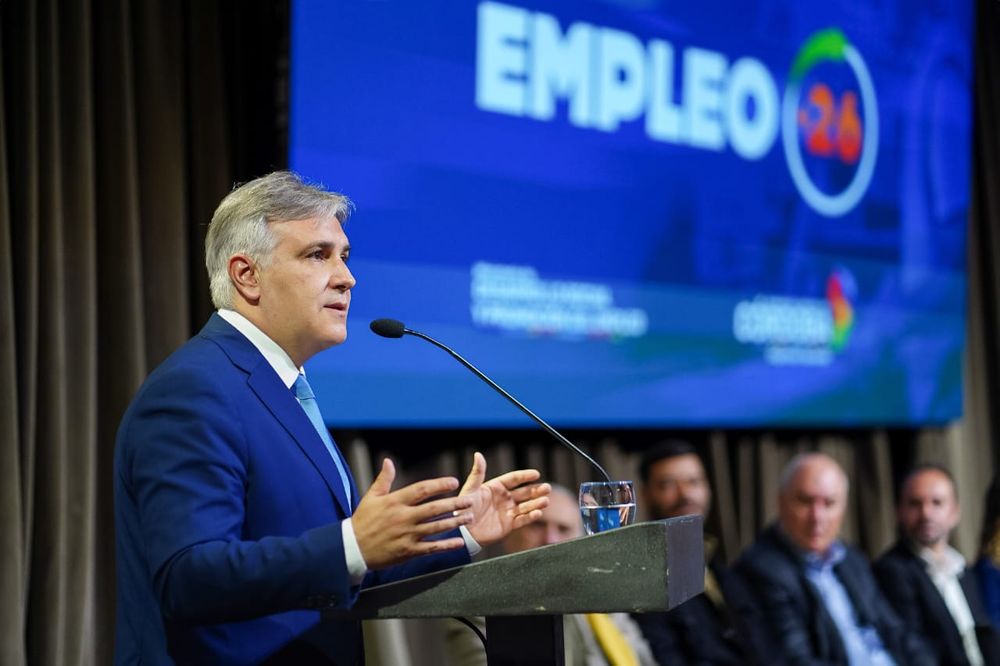 El gobernador cordobés Martín Llaryora presentó este martes el programa Empleo +26. Gobernar es generar empleo. Las sociedades que más trabajo formal tienen, son las sociedades que menos pobres tienen, afirmó.