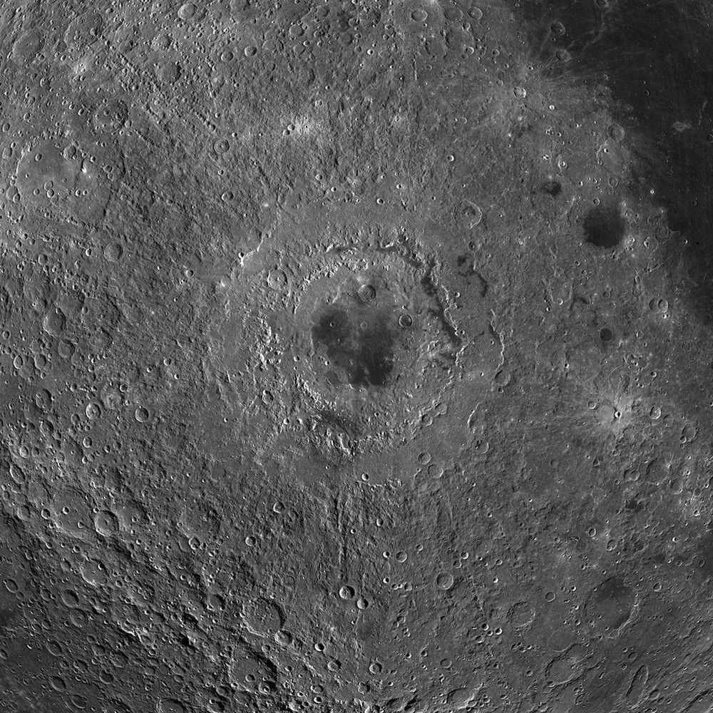 El cráter Orientale, situado en la cara oculta de la Luna, solo ha sido fotografiado a distancia por naves espaciales; ningún ser humano lo ha visto con sus propios ojos.