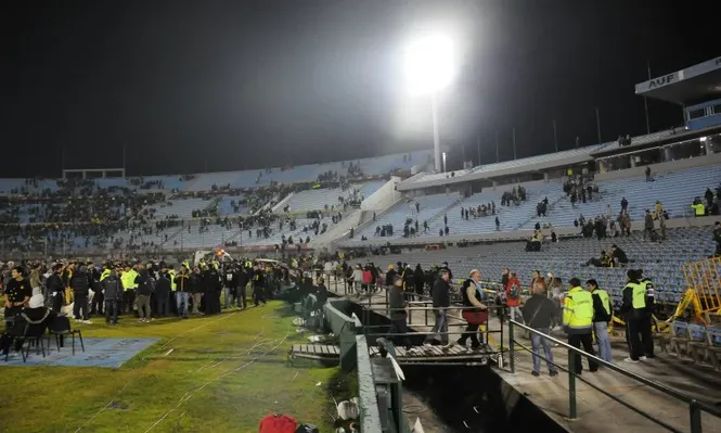 Peñarol se defiende por incidentes en final con Plaza Colonia