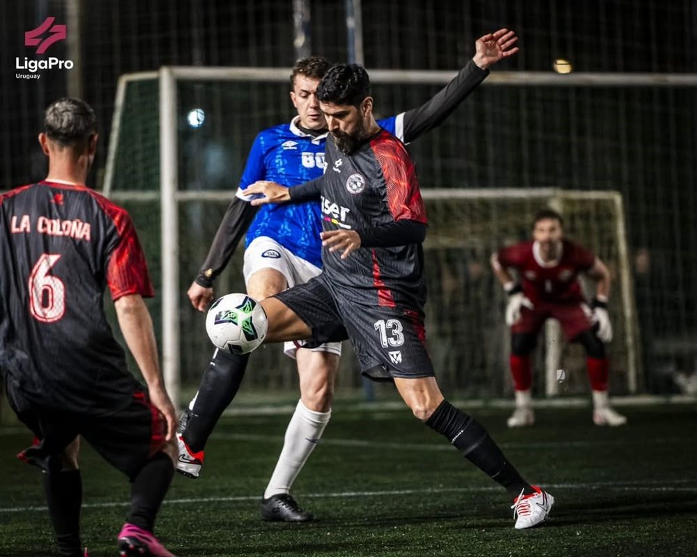 El Loco Abreu debutó en el equipo de Jeremía Recoba