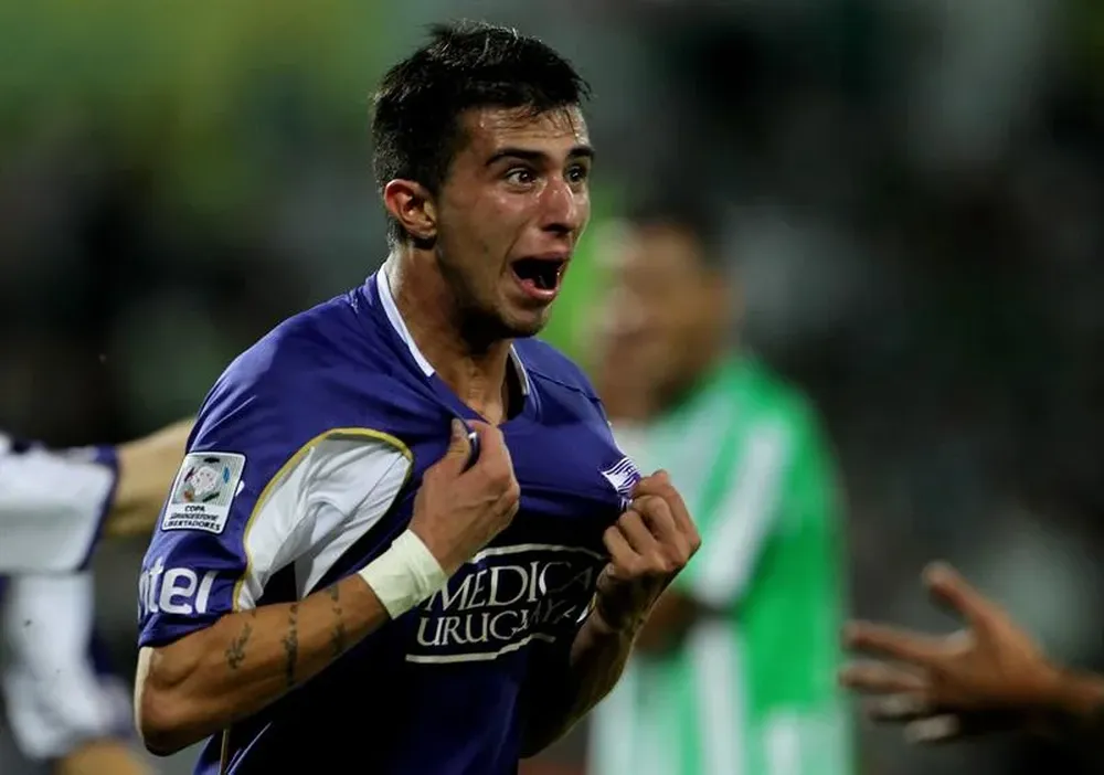 Pais abrió el marcador en Medellín