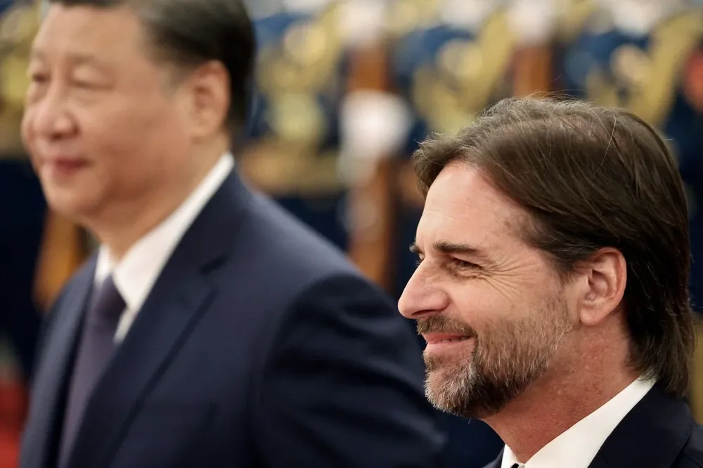 Los presidentes Luis Lacalle Pou y Xi Jinping en China.