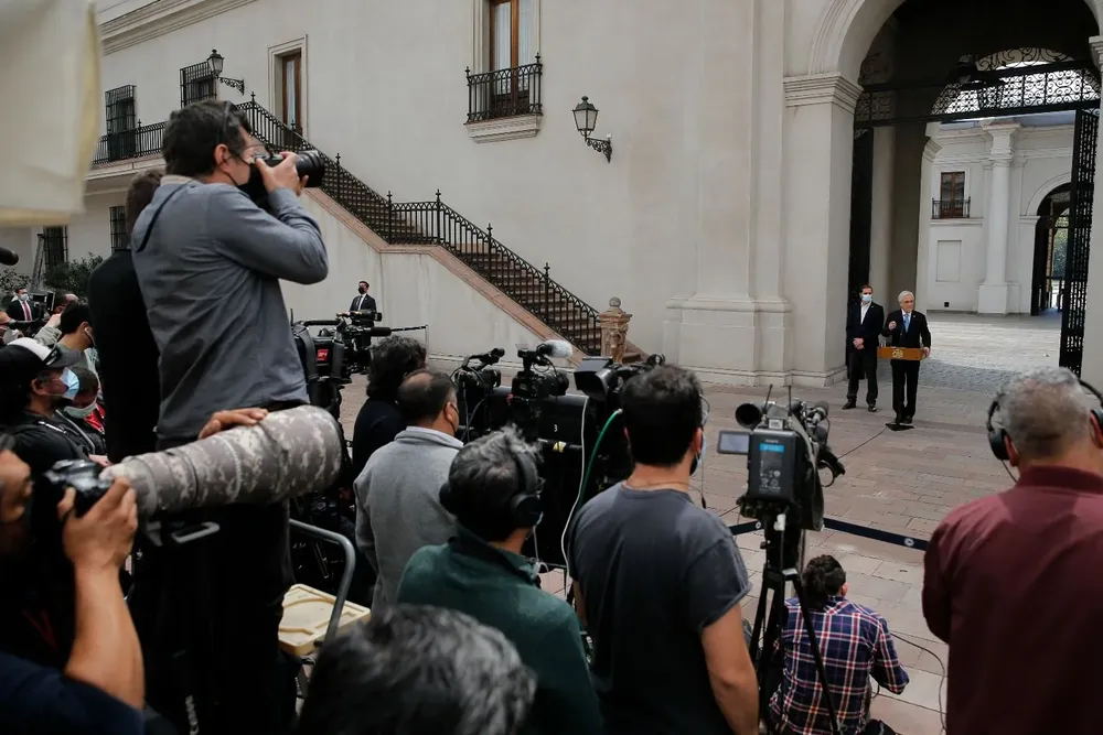 Piñera ofrece una conferencia un día después de que fue mencionado en los Pandora Papers, en el palacio presidencial de La Moneda, Santiago