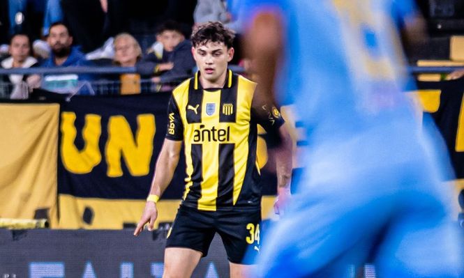 Nahuel Herrera de Peñarol ante Montevideo City Torque por el Torneo Apertura