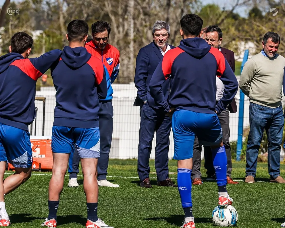 La primera práctica de Álvaro Recoba en Nacional y la charla de Alejandro Balbi