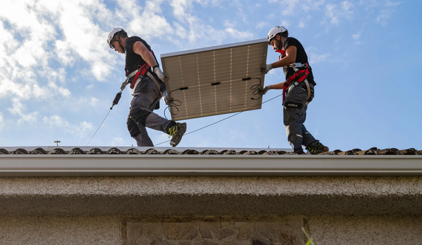España apostó a las energías renovables al punto que se propuso generar el 81% de su electricidad de combustibles no fósiles para 2030. Pero sus redes eléctricas, construidas hace décadas, no recibieron la misma atención. No sólo puede repetirse un apagón. El mundo se prepara para una voraz demanda energética de la industria de la IA y teme -con razón- que la energía limpia no esté lista para responder. En España, aún menos.&nbsp;