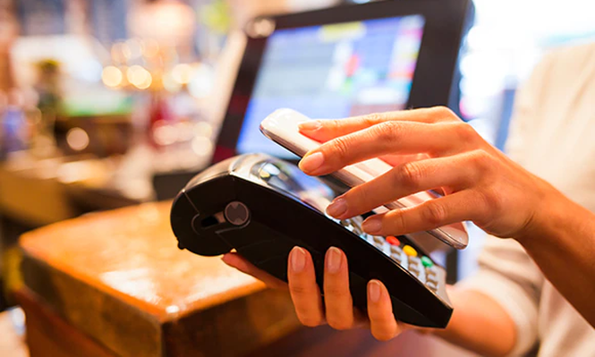 Los pagos NFC con celular crecen 25% por mes y ya desafían al QR en Argentina