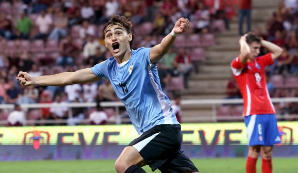 Alfonso Montero celebra la victoria dela selección de Uruguay sub 20 ante Chile
