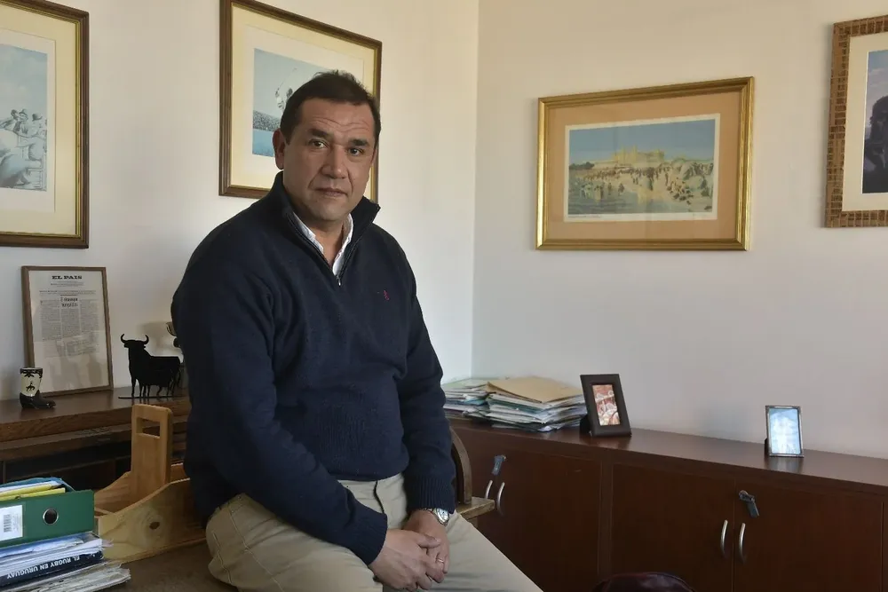 Creemos que cualquier actividad económica puede tener regulación, pero no cuotas legales, insistió el parlamentario