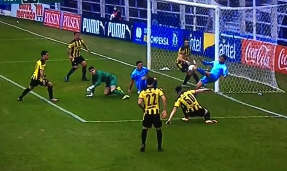 La jugada del gol que fue anulado a Montevideo City Torque ante Peñarol por supuesto offside a los 8 minutos